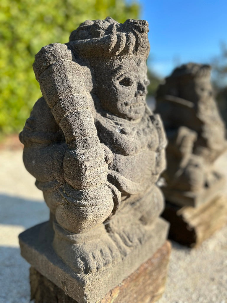 Statua Buddha Seduto In Pietra Lavica (Basanite) – STONE ART & MORE – Altezza 100 Cm, Scolpita A Mano A Giava, Resistente Al Gelo Per Giardino, Terrazza, Decorazione Esterna - 4