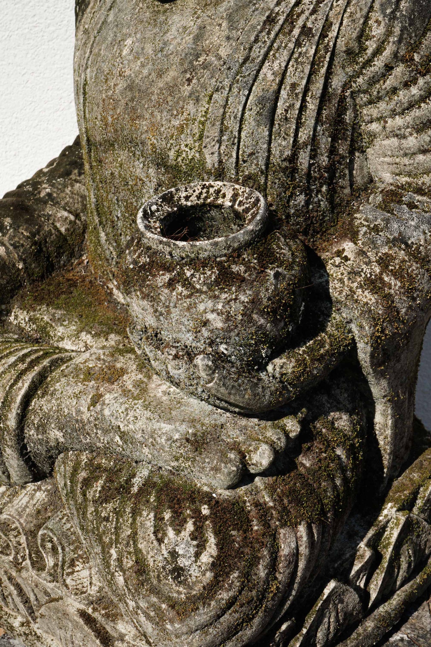 BUDDHA with jar H32cm Ref.B53