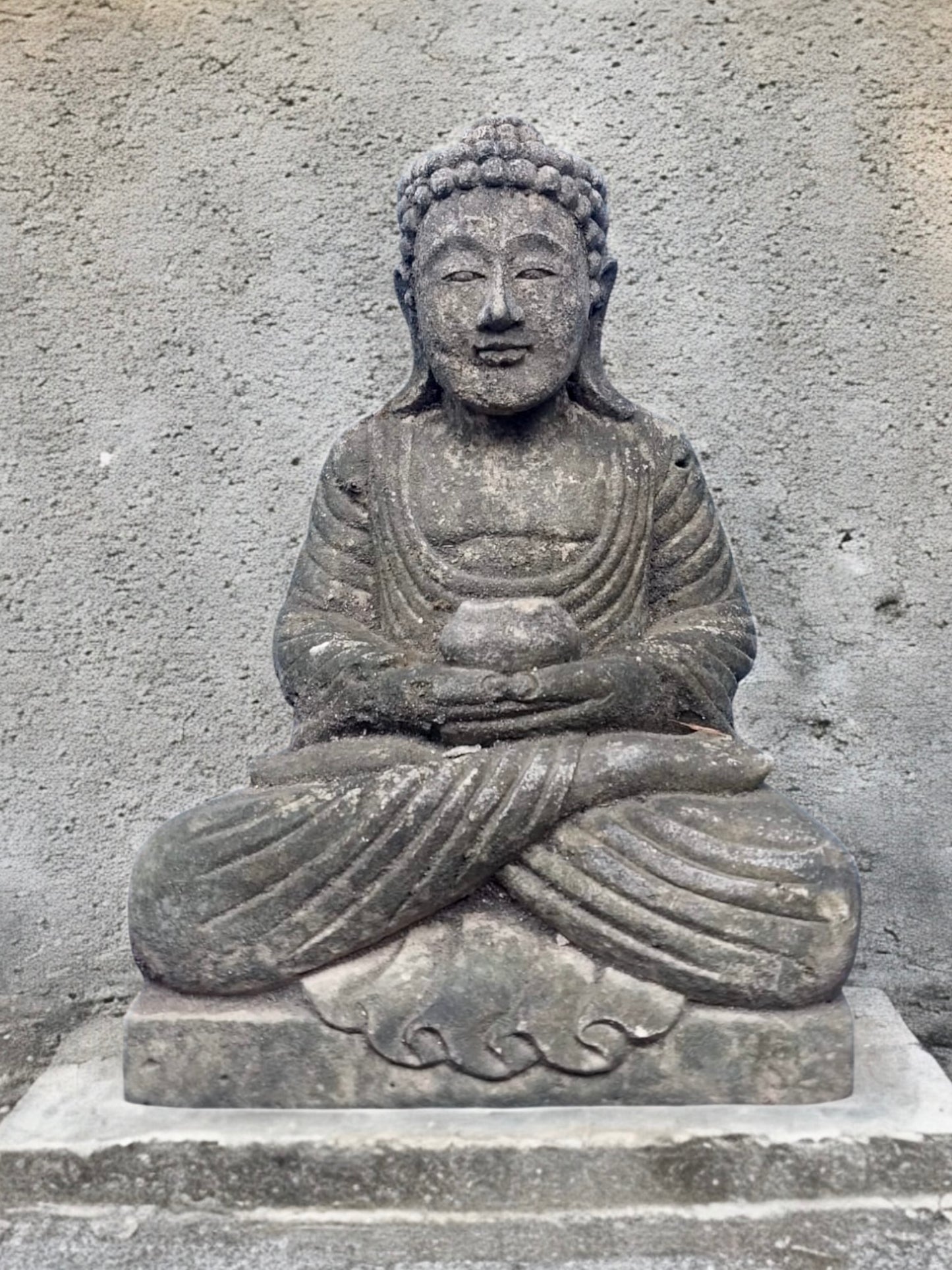 Statua Buddha in Pietra Naturale 33 cm | Scultura Balinese con Giara per Giardini Zen e Interni Spirituali Rif.B50