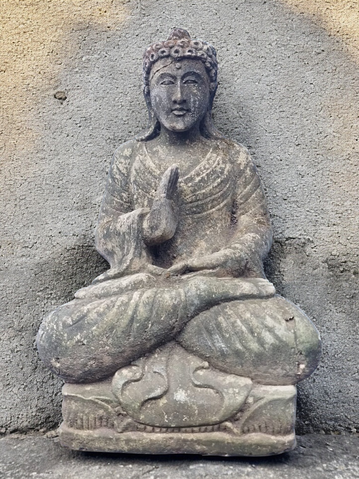 Statua Buddha Antico Seduto in Pietra 42 cm | Scultura Balinese per Meditazione e Giardino Zen rif. B52