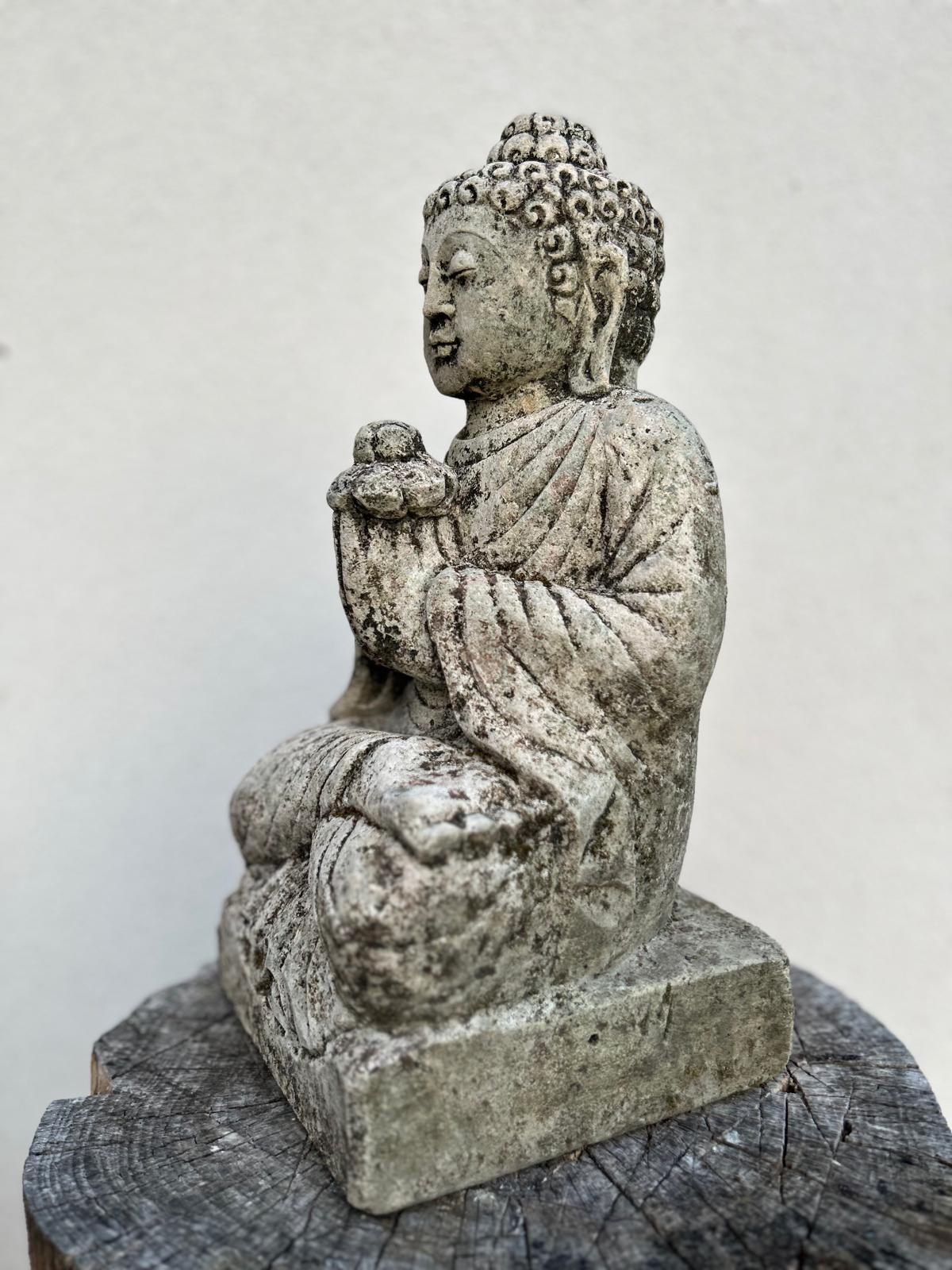 Statua Buddha antica in Pietra con fiore di loto H 45 cm Rif. C033