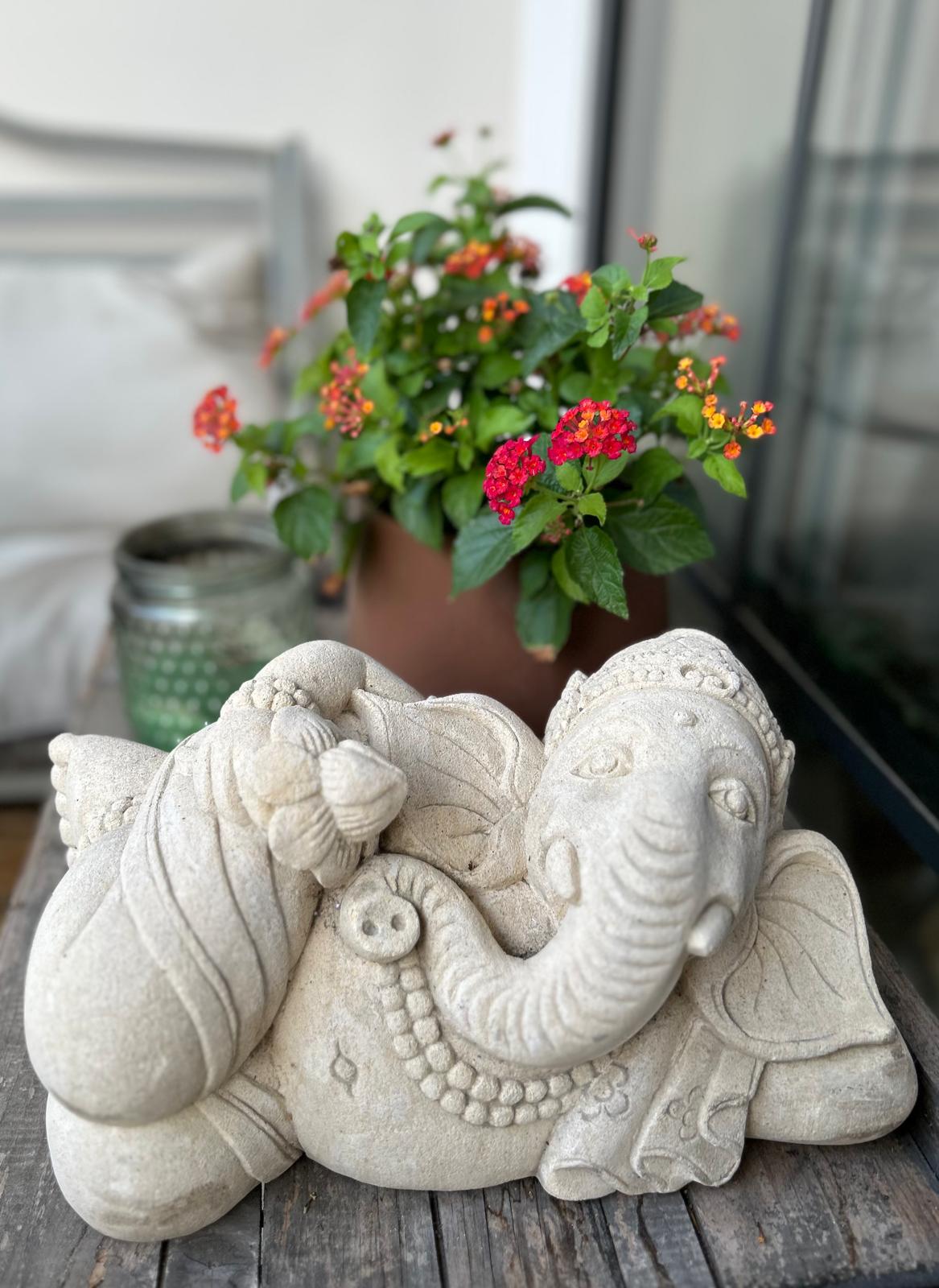 statuetta di GANESH disteso in pietra induismo balinese H 30 cm rif. C022