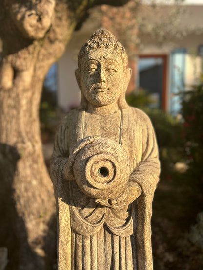 Fontana Buddha in Pietra – Scultura Balinese con Giara per Giardino Zen | H100 cm Rif B56