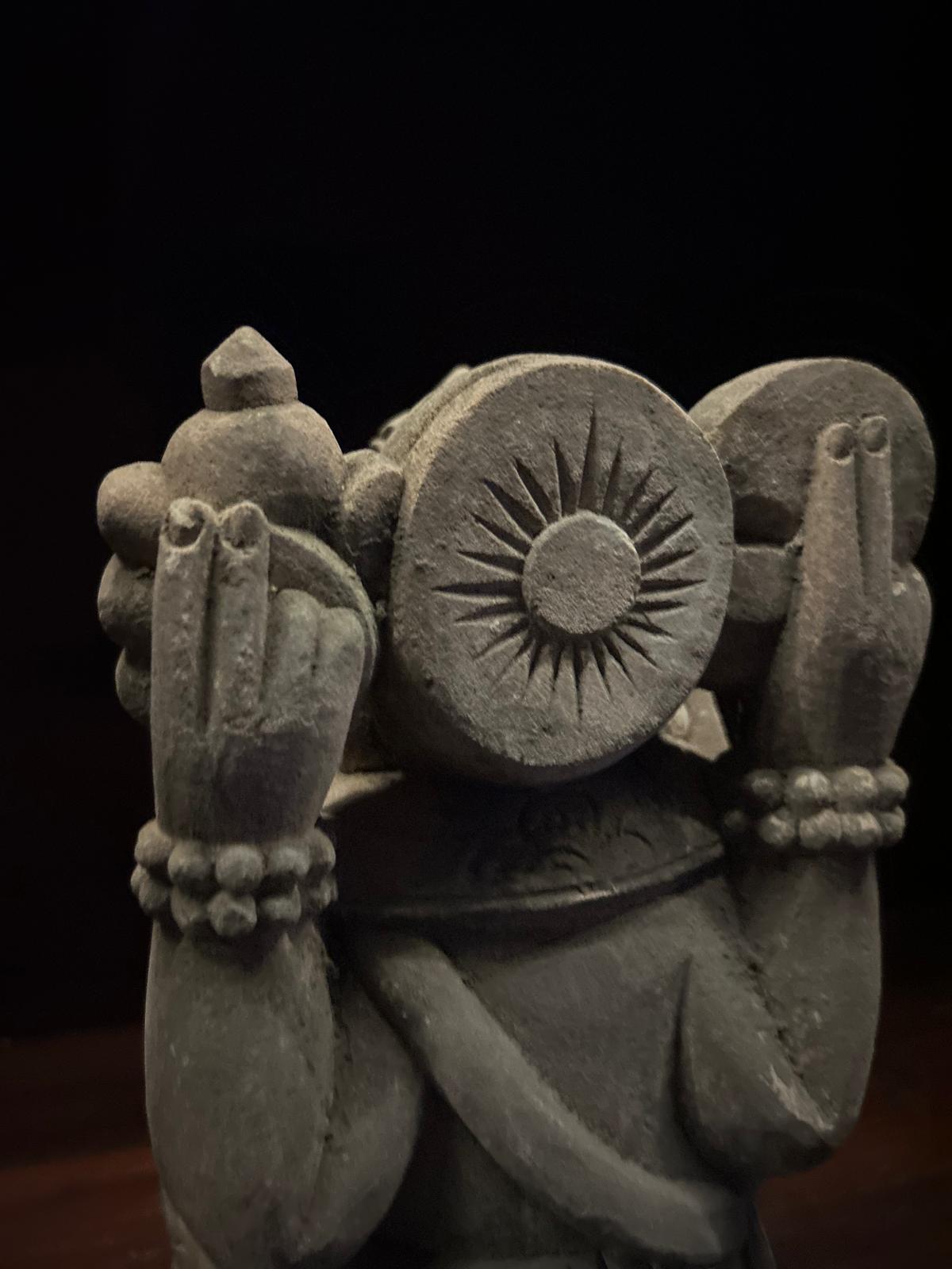 statuetta di GANESH in pietra induismo balinese H30cm rif. D012