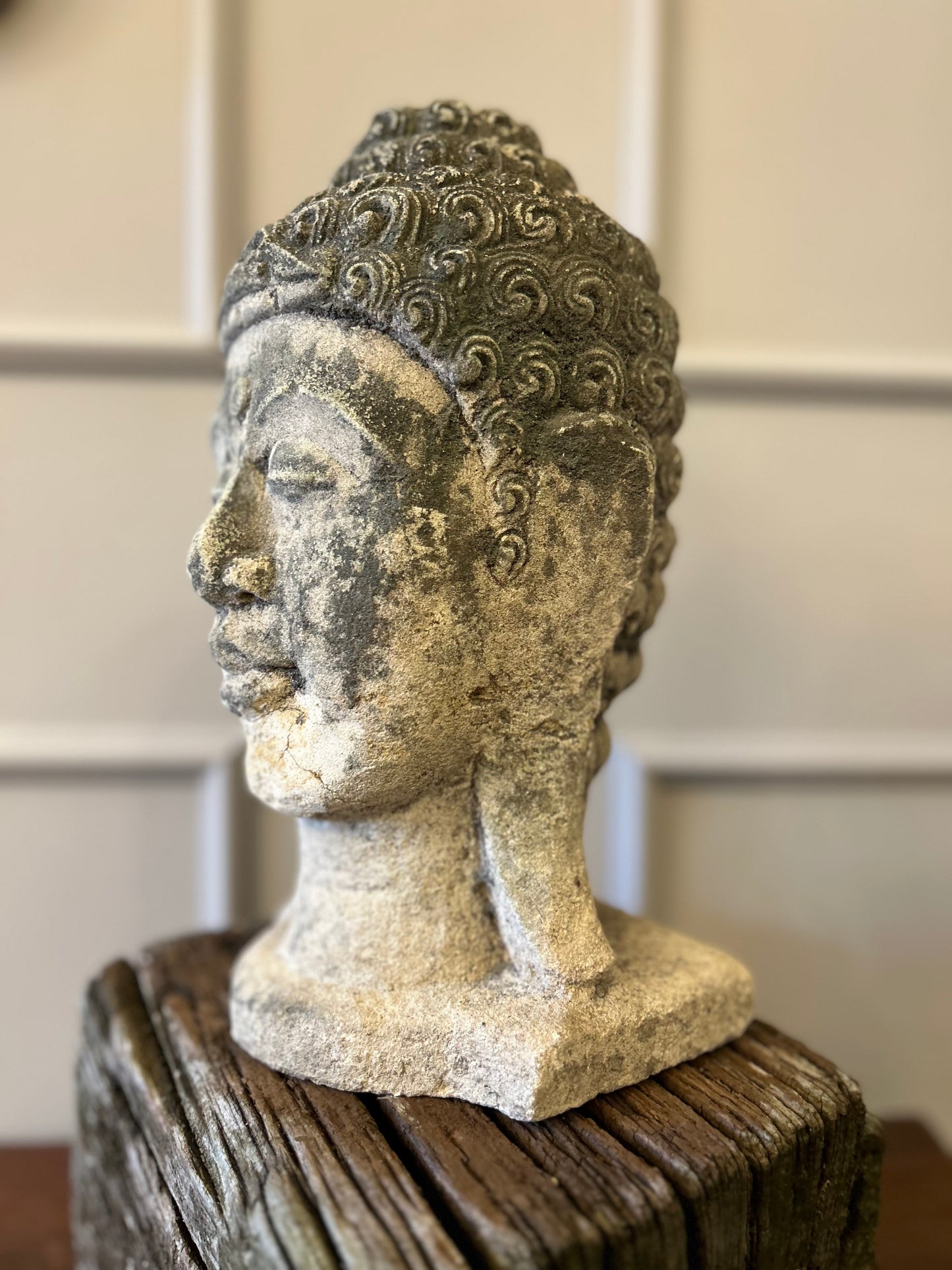 Testa di Buddha in Pietra Arenaria – Scultura Balinese Scolpita a Mano H32cm Rif.B47