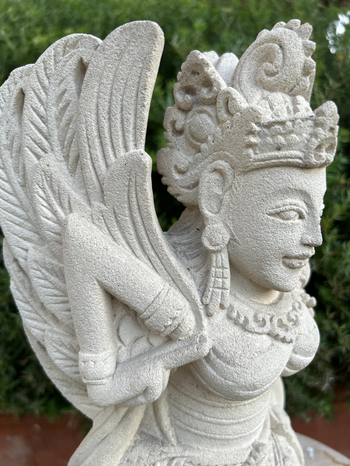 Statua Bidarari Alata | Scultura in Pietra Arenaria tradizione induista balinese H30cm Rif. C045