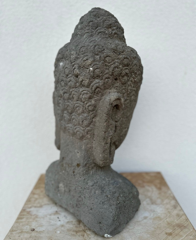 BUDDHA in pietra lavica nera H43cm Rif. A03