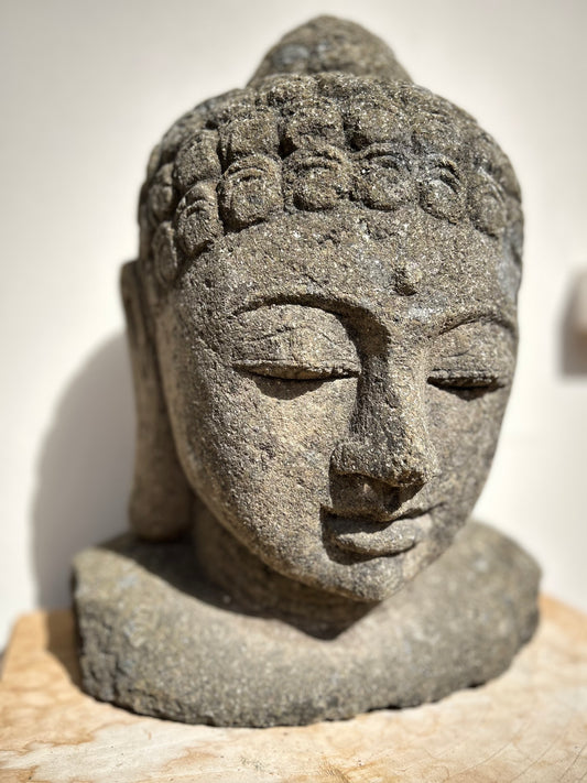 BUDDHA in pietra lavica H40cm Rif. A14