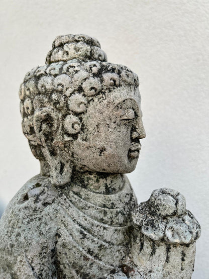 Statua Buddha antica in Pietra con fiore di loto H 45 cm Rif. C033