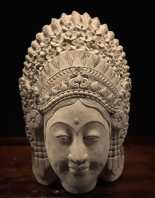 DEWI SRI in white sandstone H45cm B21