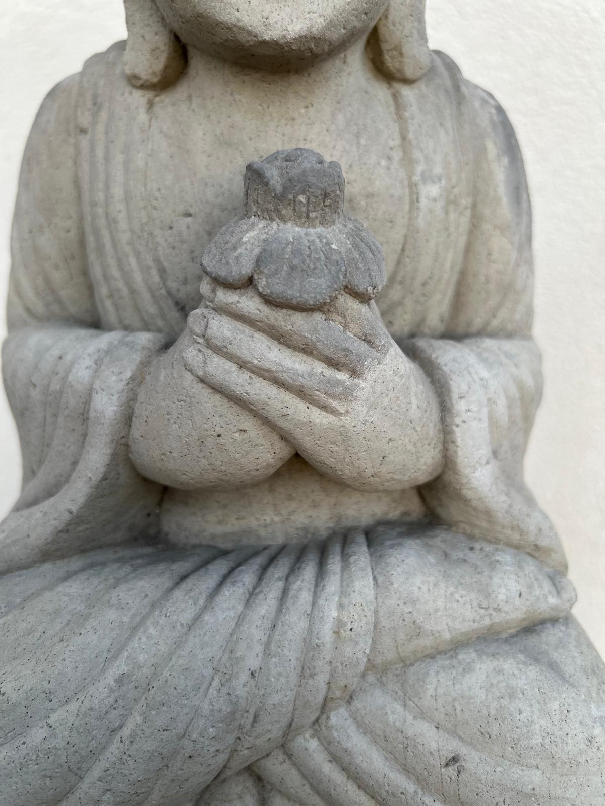 Statua Buddha in Pietra con fiore di loto H 35 cm Rif. C013