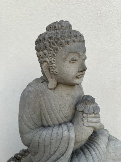 Statua Buddha in Pietra con fiore di loto H 35 cm Rif. C013