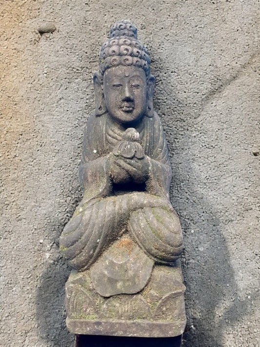 Statua Buddha in Pietra Naturale con Fiore di Loto H45cm Rif. B13
