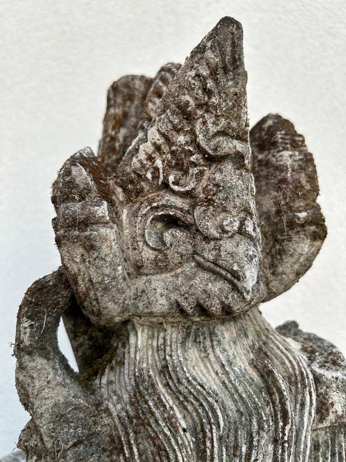 Testa antica di Arjuna in pietra naturale – Scultura artigianale balinese H 30 cm C050
