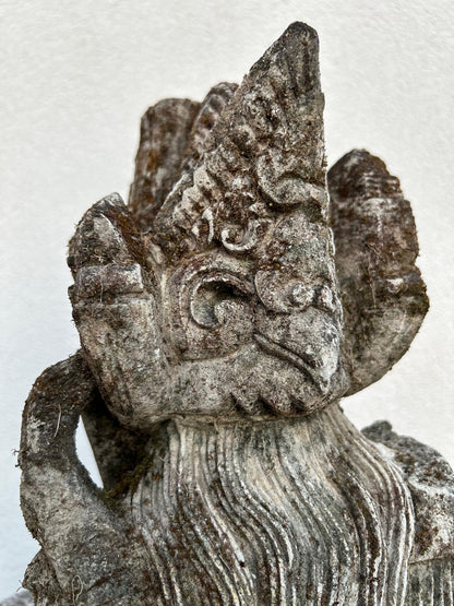 Testa antica di Arjuna in pietra naturale – Scultura artigianale balinese H 30 cm C050