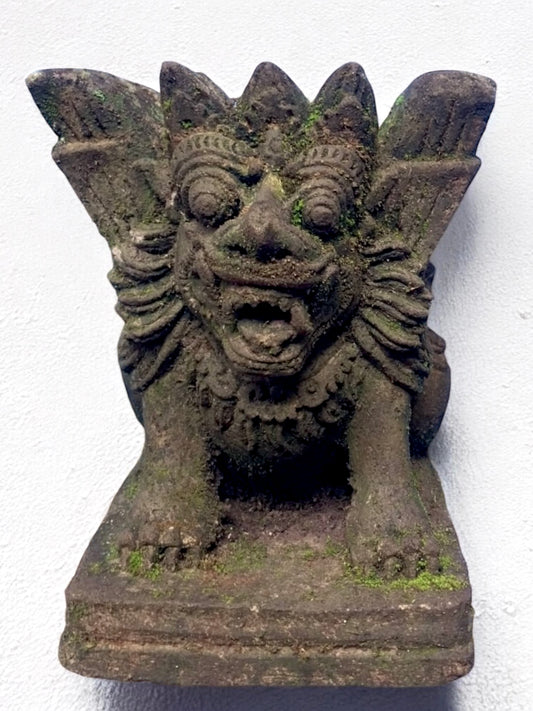 Singa – Scultura Protettiva Balinese in Pietra | Leone Mitologico con Ali H20 rif.B14