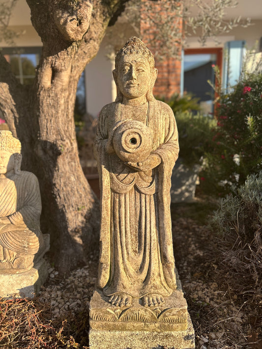 Fontana Buddha in Pietra – Scultura Balinese con Giara per Giardino Zen | H100 cm Rif B56
