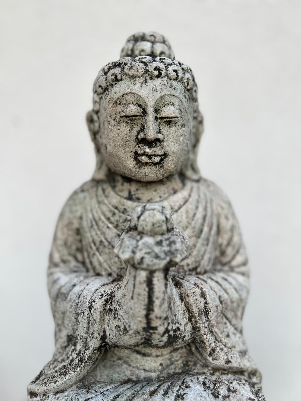 Statua Buddha antica in Pietra con fiore di loto H 45 cm Rif. C033