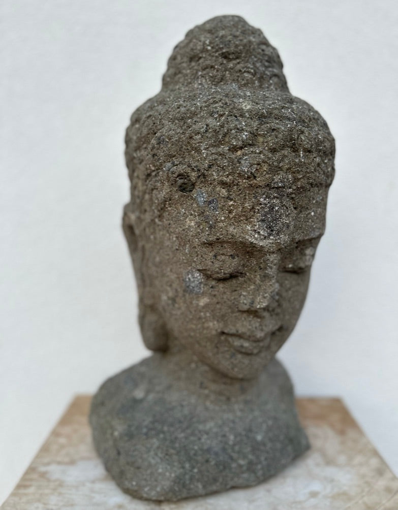 BUDDHA in pietra lavica nera H43cm Rif. A03