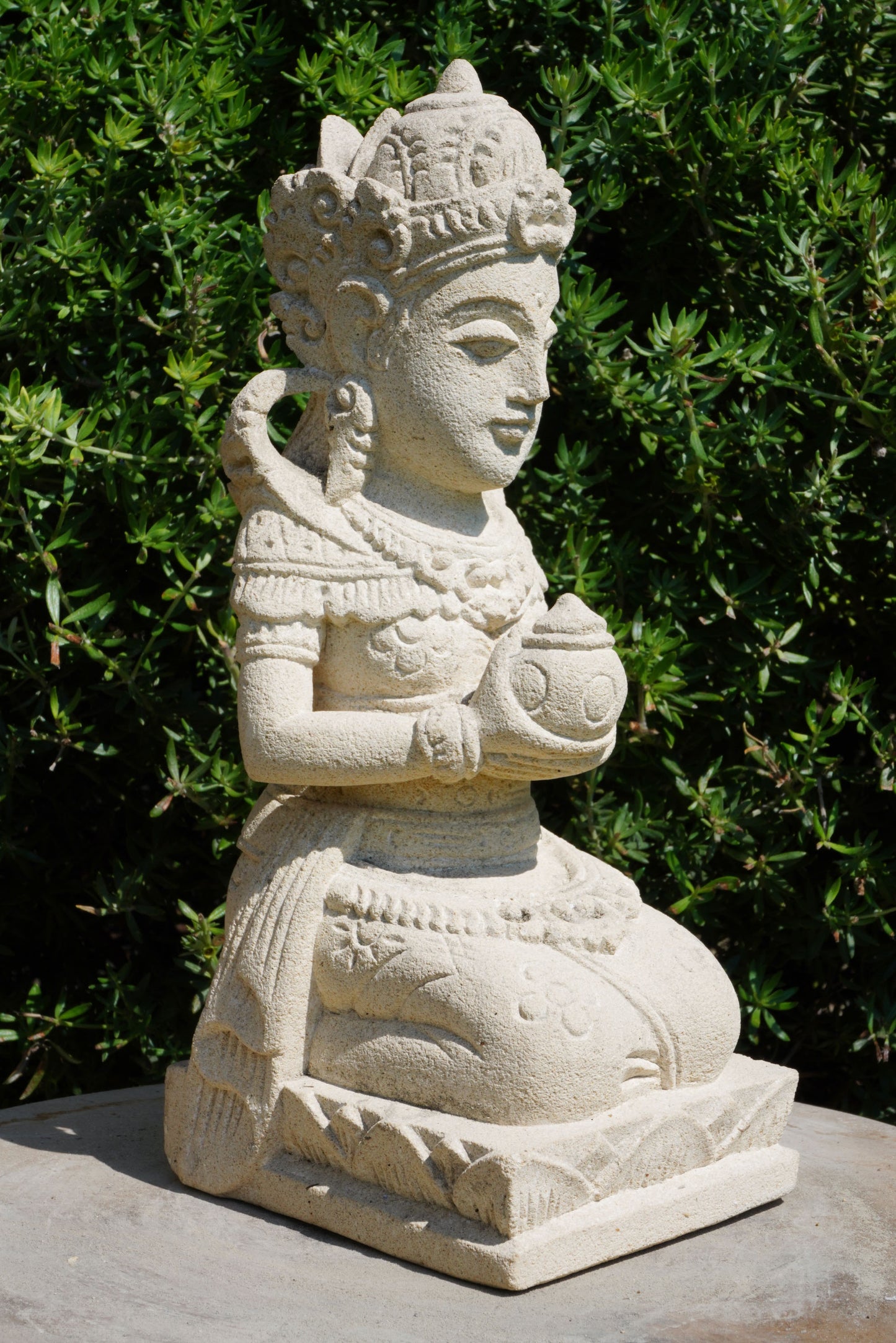 Statuetta Dewi Sri in Pietra 25 cm Dea della Fertilità per Spazi Zen e Interni Spirituali Rif. C005