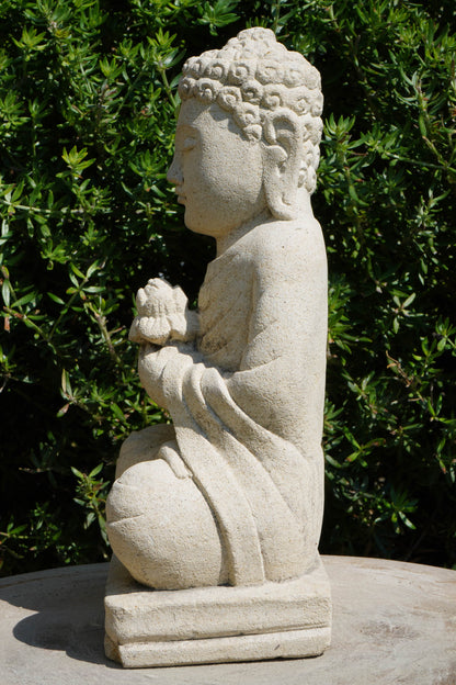 Statua Buddha in Pietra con fiore di loto H 24 cm Rif. C007