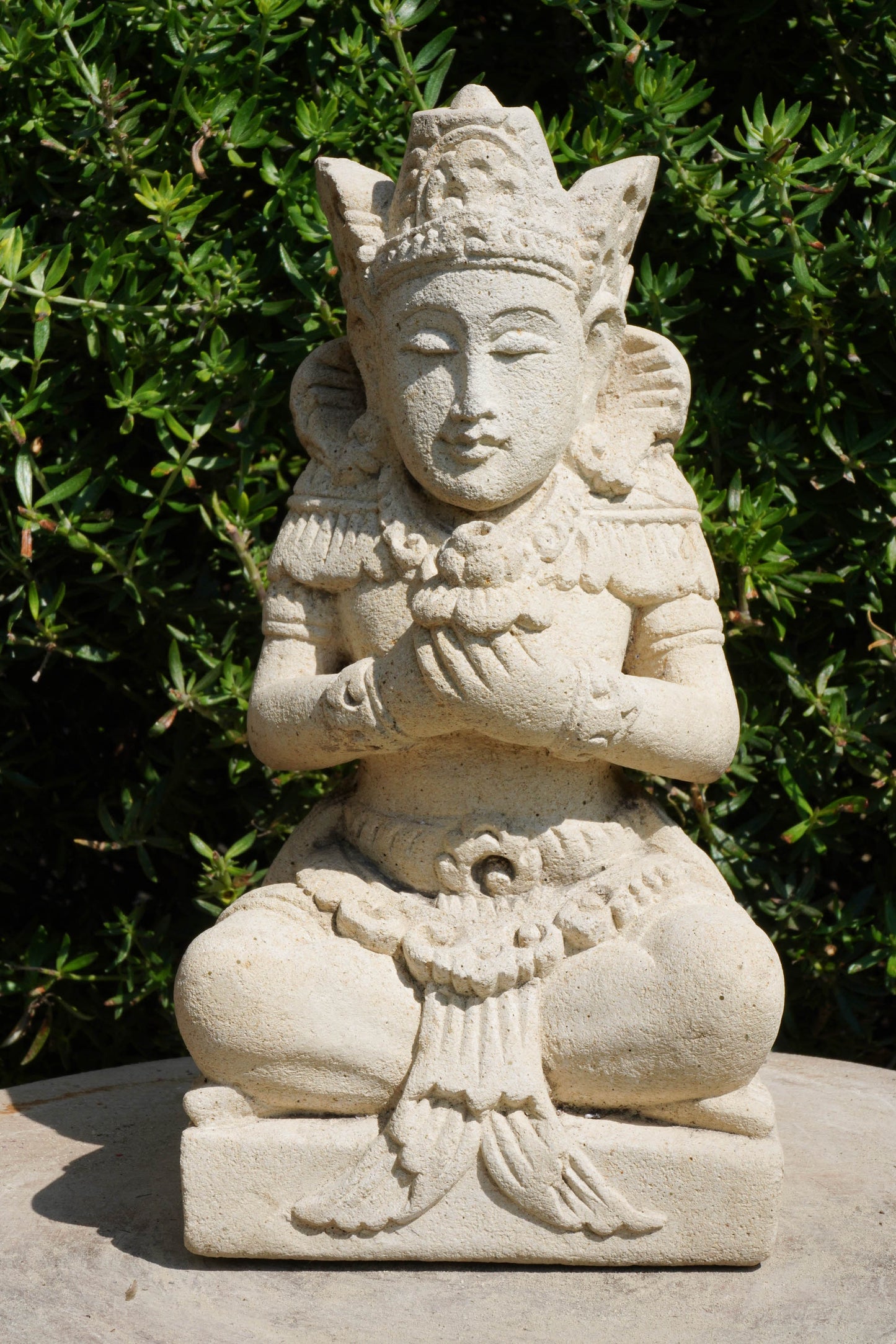 DEWI SRI in white sandstone H45cm B21