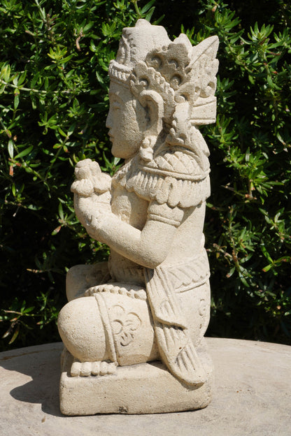 DEWI SRI in white sandstone H45cm B21