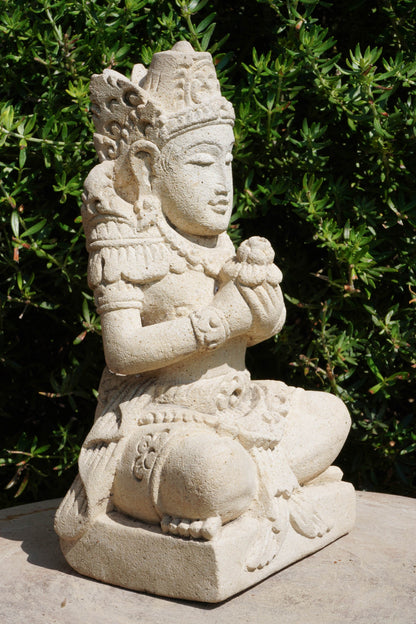 DEWI SRI in white sandstone H45cm B21