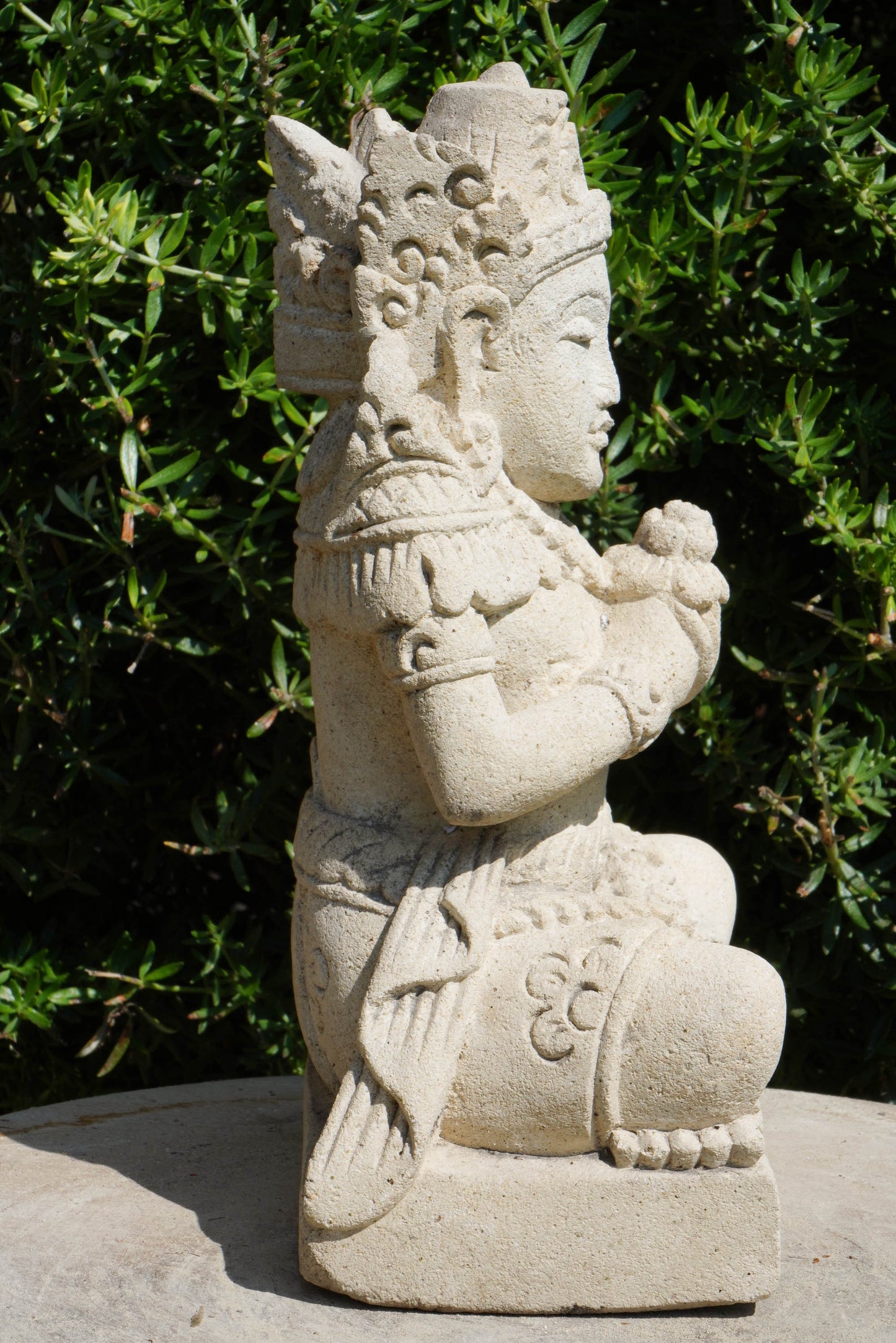 DEWI SRI in white sandstone H45cm B21