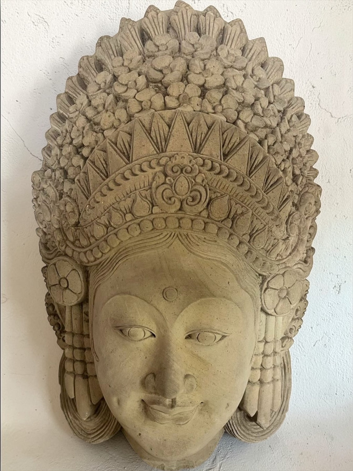 DEWI SRI in white sandstone H45cm B21