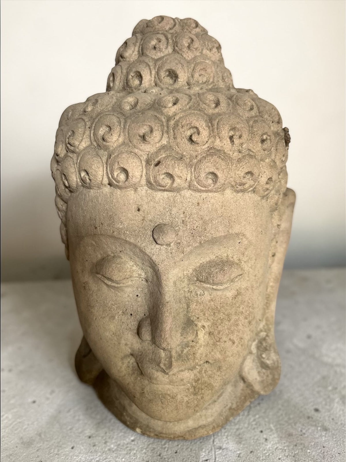 BUDDHA in lava stone H45cm B32