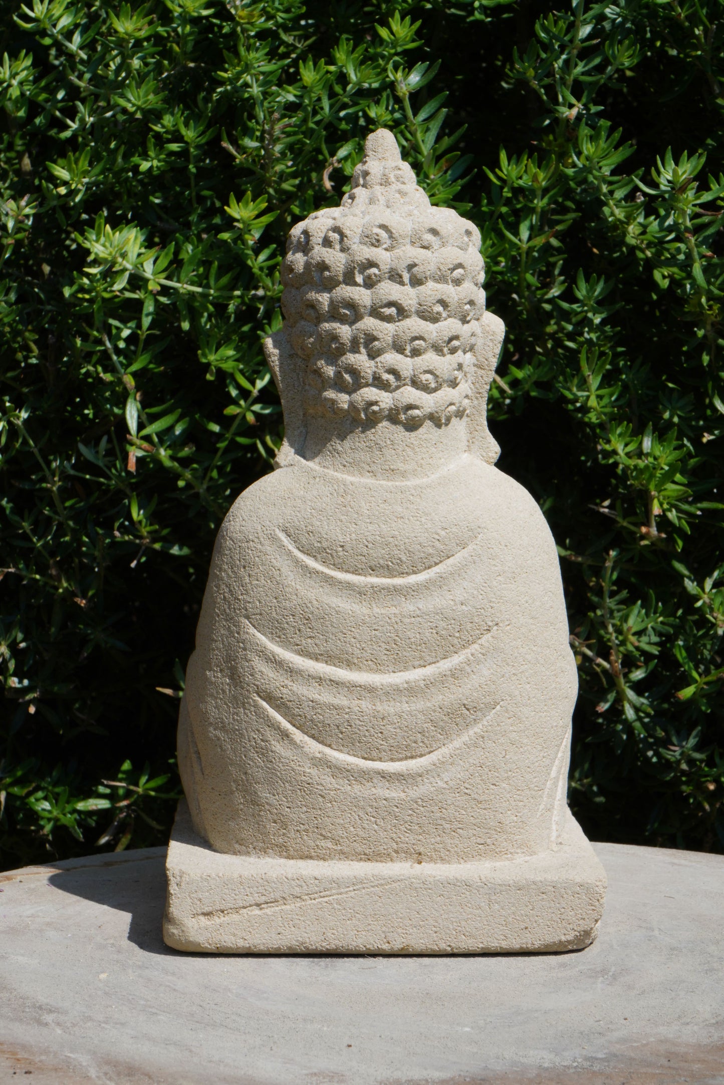 Statua Buddha in Pietra Naturale con giara H 22 cm Rif. C026
