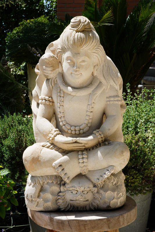 DEWI SIWA in white sandstone H41cm B49