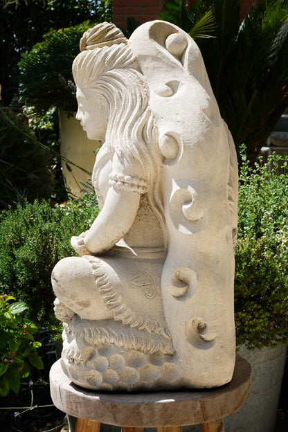 Statua da Giardino in Pietra induista– Dewi Siwa | Spiritualità e Arredo Zen H 50 cm C042