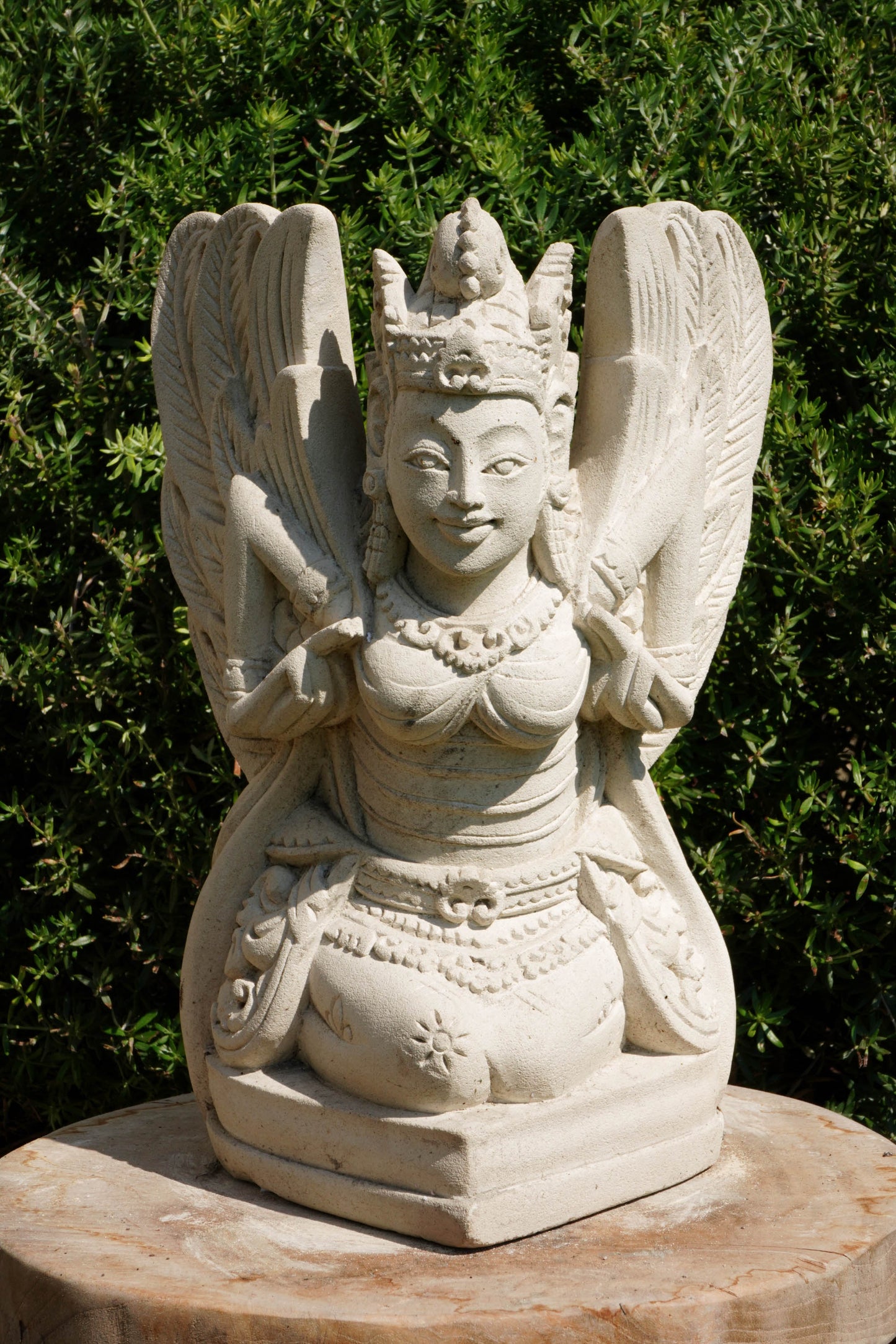 Statua Bidarari Alata | Scultura in Pietra tradizione induista balinese H30cm Rif. C046