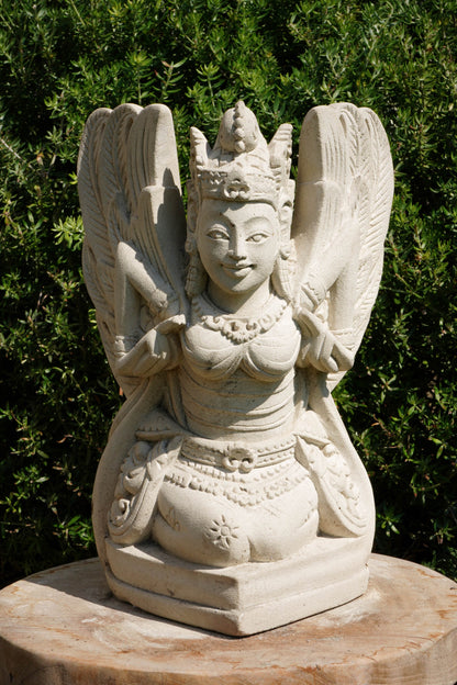 Statua Bidarari Alata | Scultura in Pietra tradizione induista balinese H30cm Rif. C046