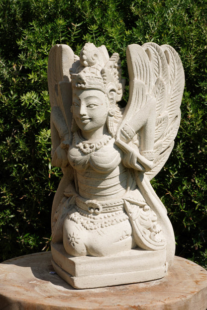 Statua Bidarari Alata | Scultura in Pietra tradizione induista balinese H30cm Rif. C046