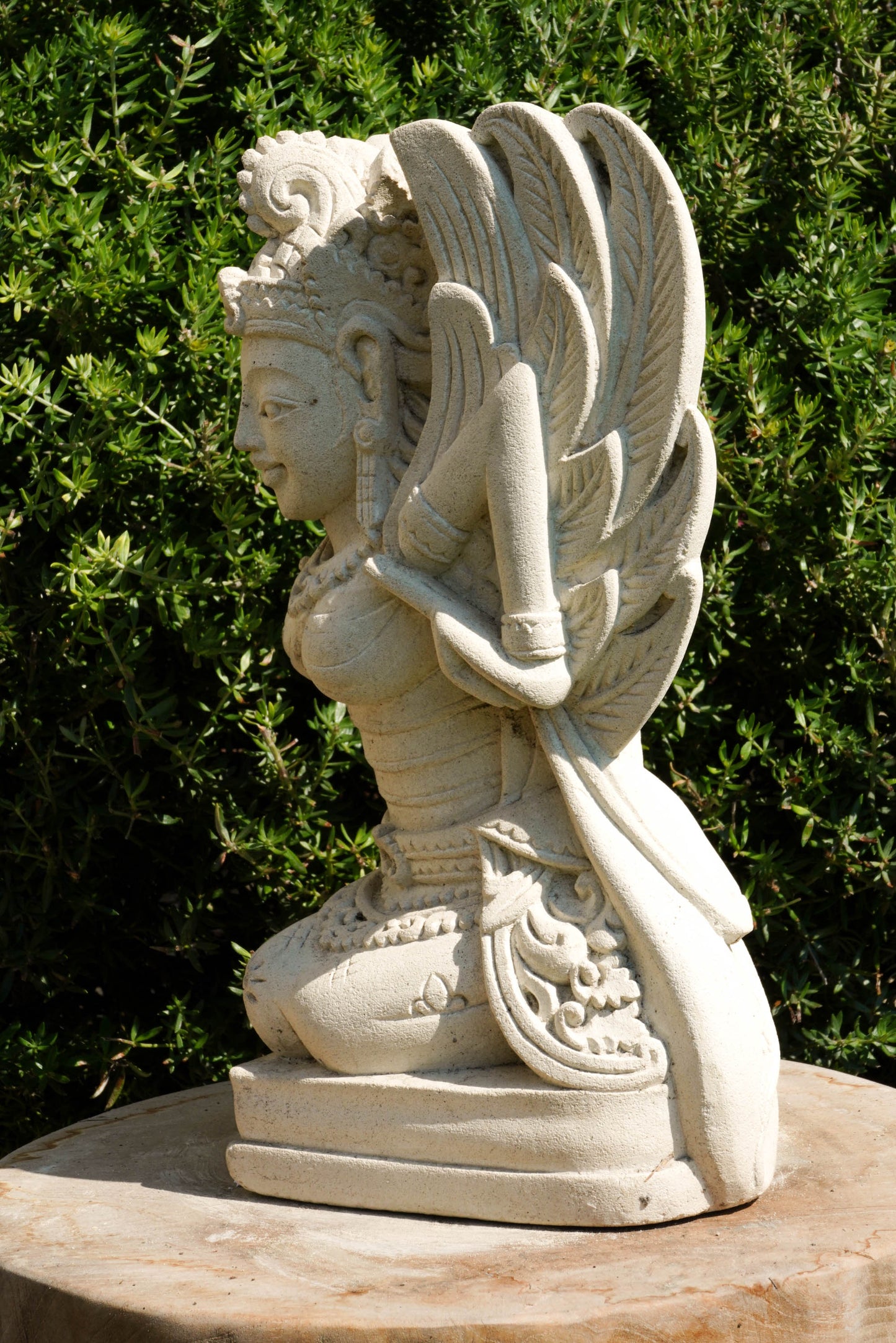Statua Bidarari Alata | Scultura in Pietra tradizione induista balinese H30cm Rif. C046
