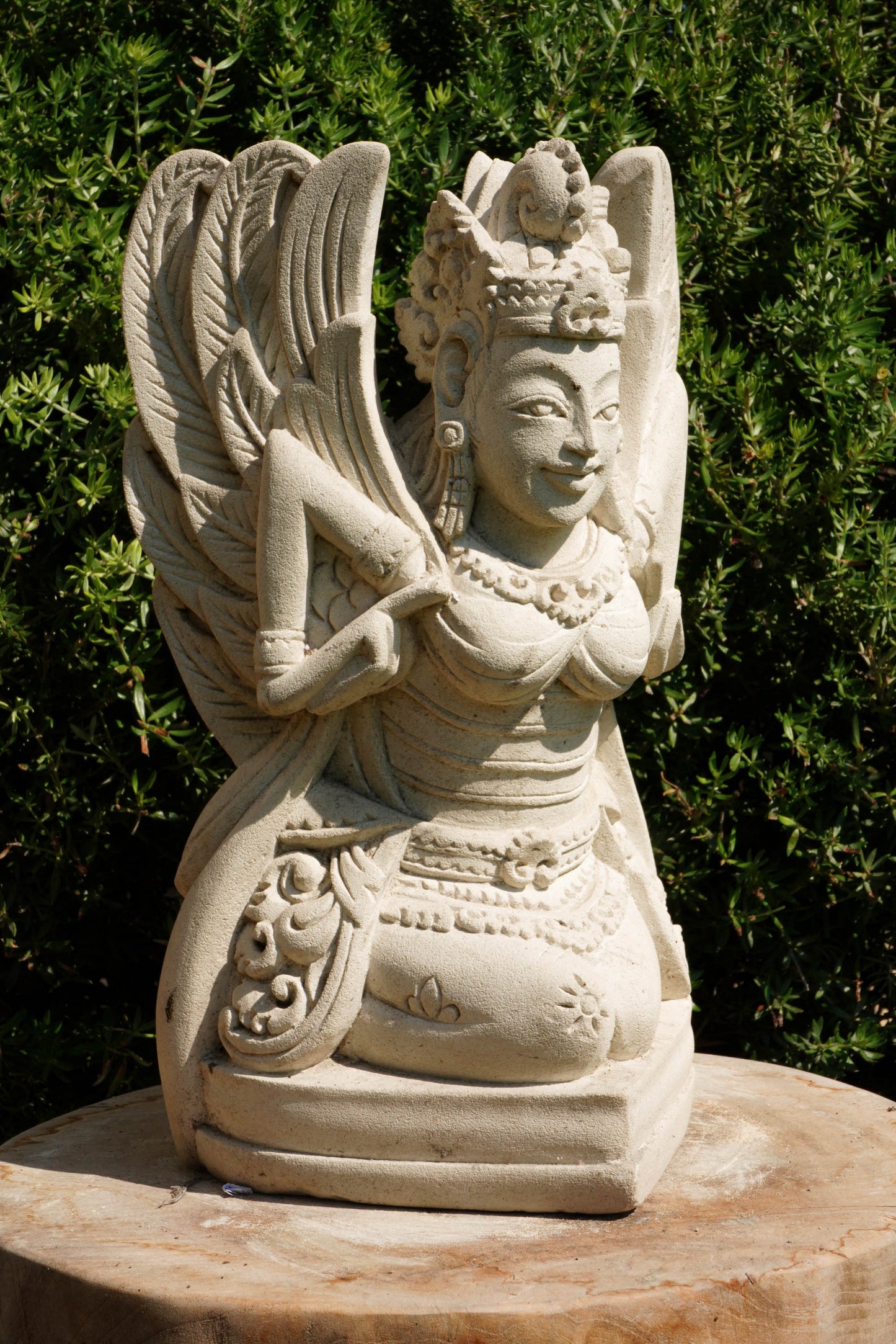 Statua Bidarari Alata | Scultura in Pietra tradizione induista balinese H30cm Rif. C046