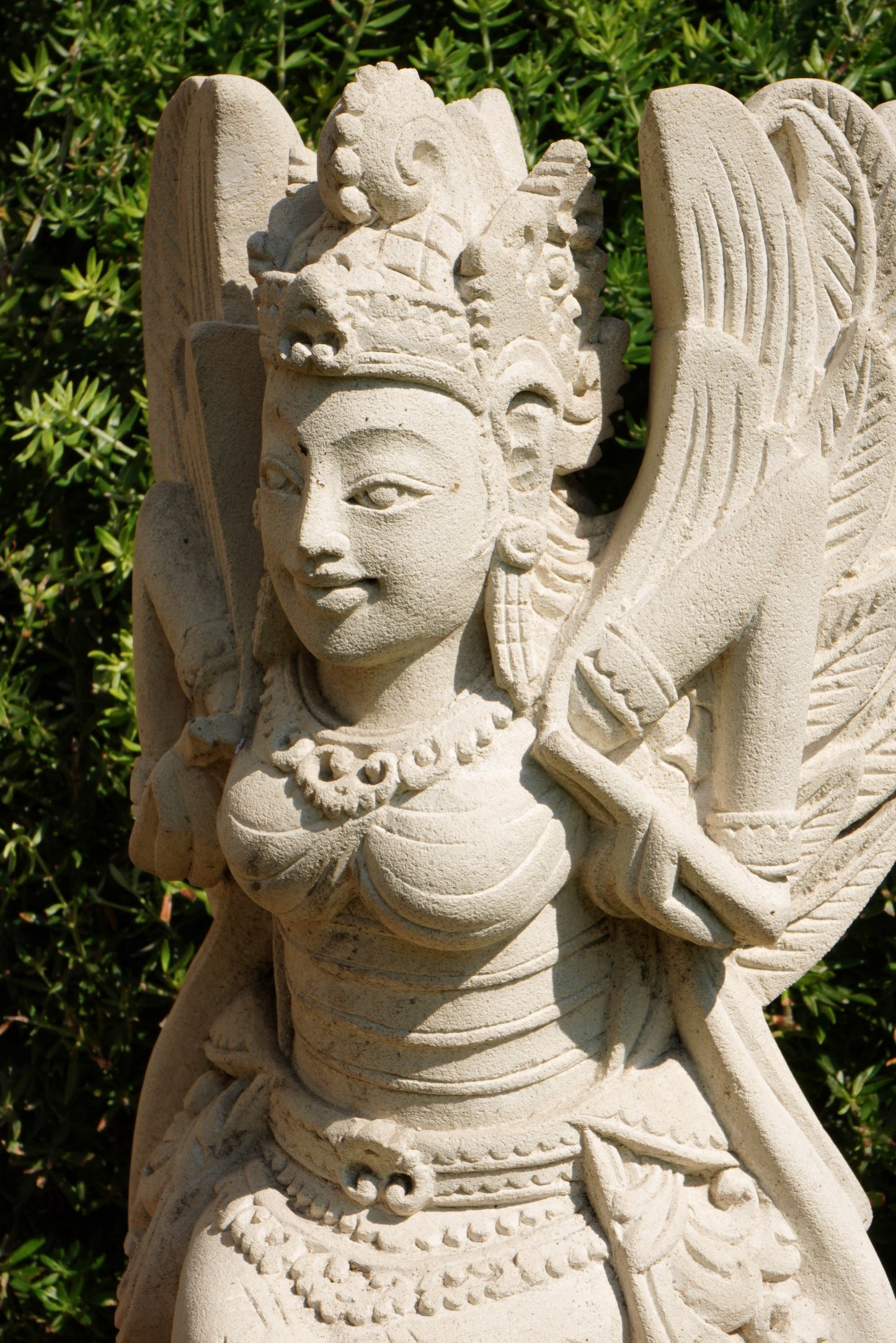 Statua Bidarari Alata | Scultura in Pietra tradizione induista balinese H30cm Rif. C046