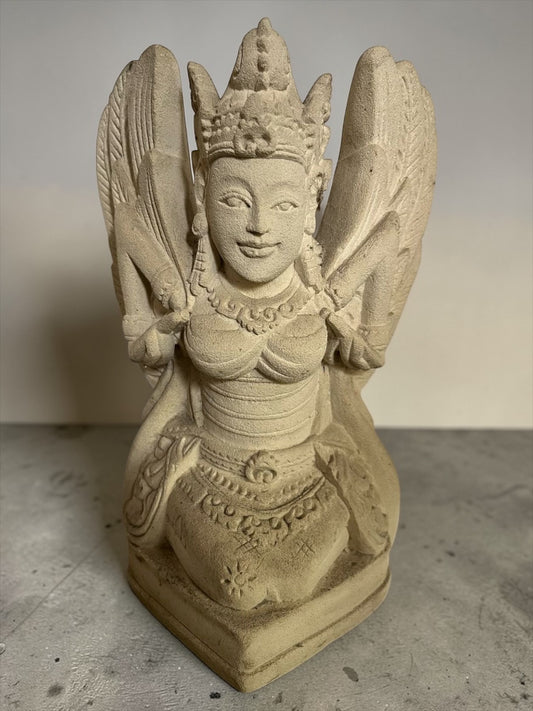 Statua Bidarari Alata | Scultura in Pietra Arenaria tradizione induista balinese H30cm Rif. C046