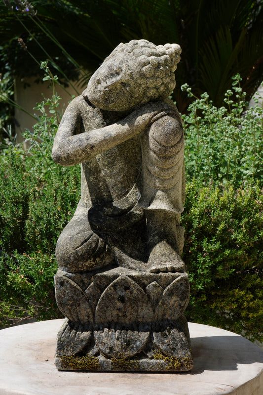 Buddha Inginocchiato in Pietra 30 cm | Scultura Balinese Originale Rif. C052A