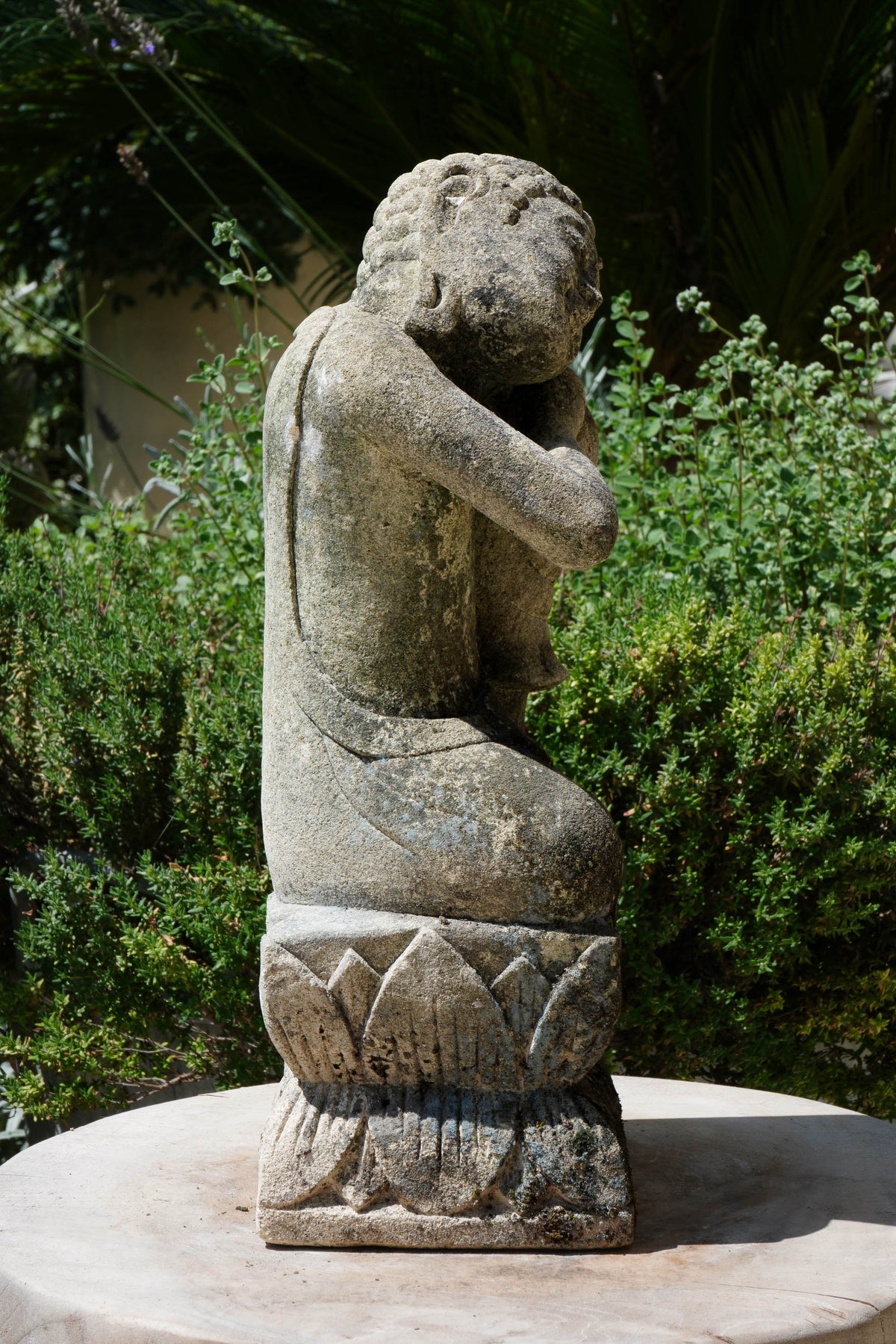 Buddha Inginocchiato in Pietra 30 cm | Scultura Balinese Originale Rif. C052A