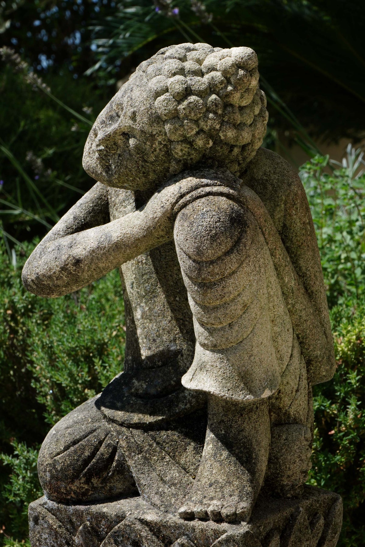 Buddha Inginocchiato in Pietra 30 cm | Scultura Balinese Originale Rif. C052A