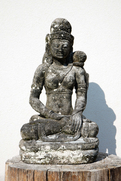 DEWI TARA in sandstone H65cm B20
