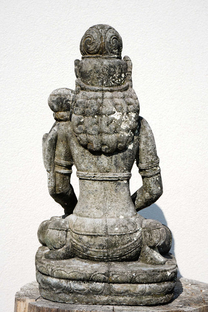 DEWI TARA in sandstone H65cm B20