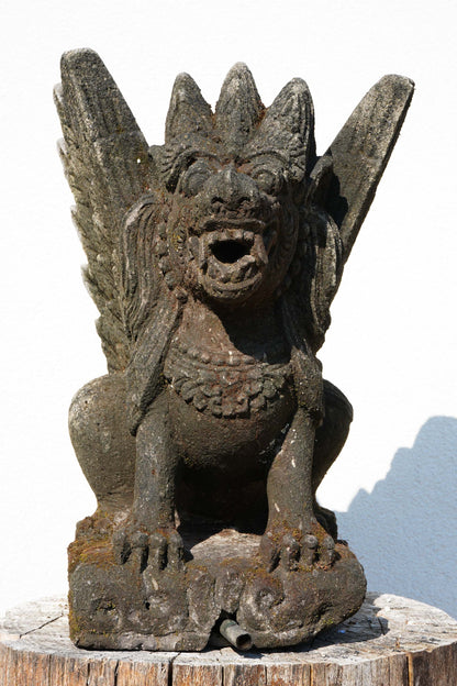 Singa – Scultura Protettiva Balinese in Pietra | Leone Mitologico con Ali H 47 rif. C069