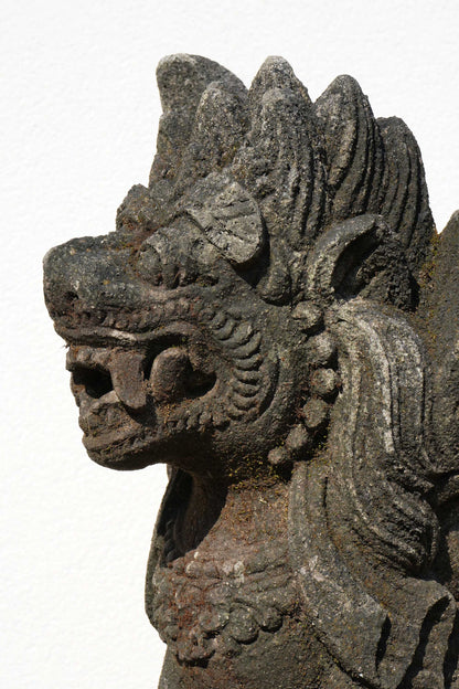 Singa – Scultura Protettiva Balinese in Pietra | Leone Mitologico con Ali H 47 rif. C069