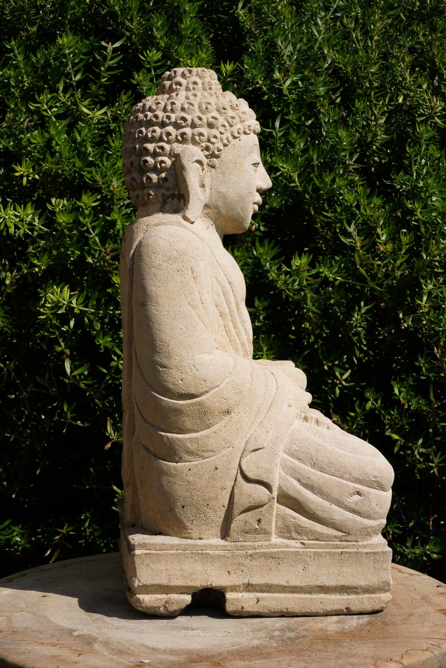 Statua Buddha in Pietra Naturale con giara H 34 cm Rif. C074