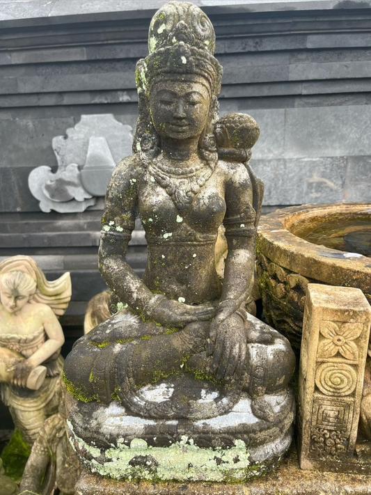 DEWI TARA in sandstone H65cm B20